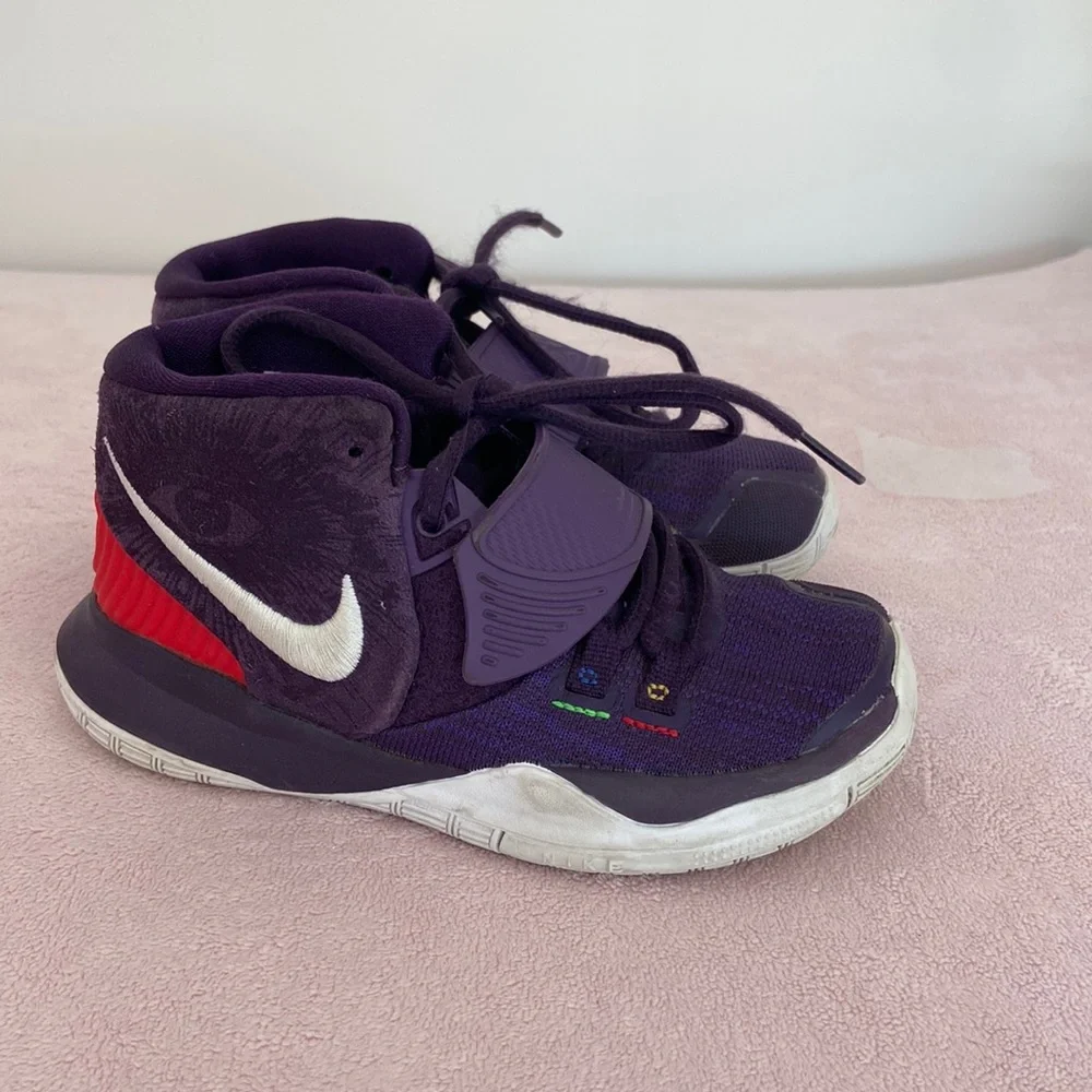 Gently worn purple kyrie Nike sneakers size 12 boys! Worn 3 times. Has Velcro!